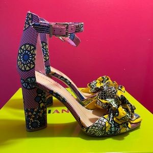 Gianni Bini print heel. Size 8.